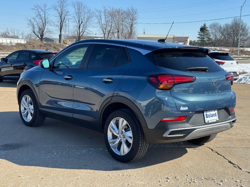 Buick Encore GX Vehicle Full-screen Gallery Image 06