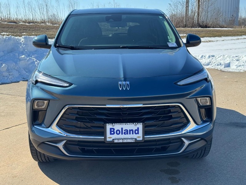 Buick Encore GX Vehicle Full-screen Gallery Image 09