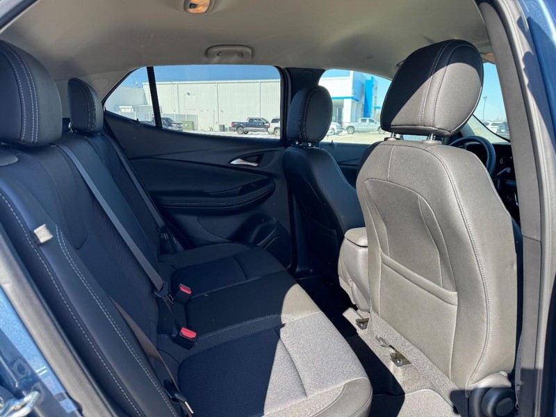Buick Encore GX Vehicle Full-screen Gallery Image 10