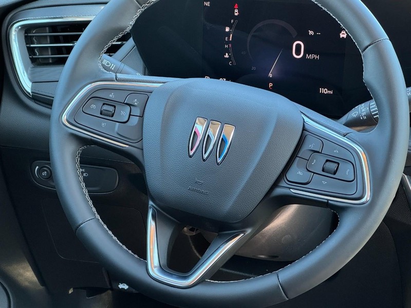 Buick Encore GX Vehicle Full-screen Gallery Image 12