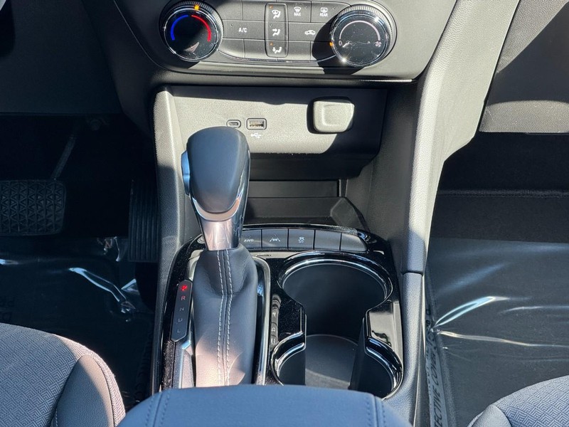 Buick Encore GX Vehicle Full-screen Gallery Image 14