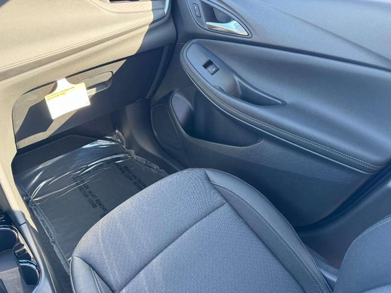 Buick Encore GX Vehicle Full-screen Gallery Image 15