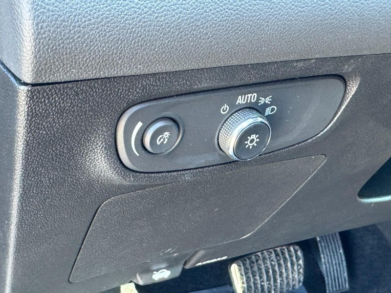 Buick Encore GX Vehicle Full-screen Gallery Image 16