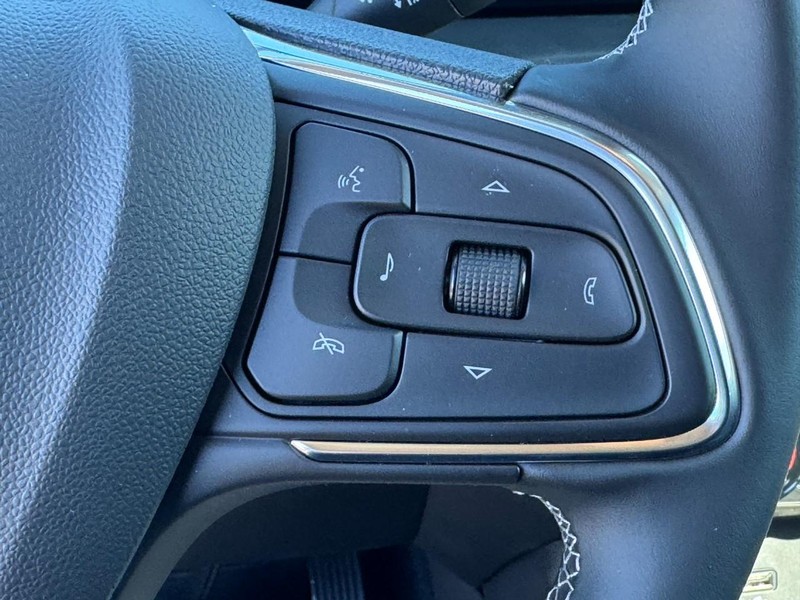 Buick Encore GX Vehicle Full-screen Gallery Image 18