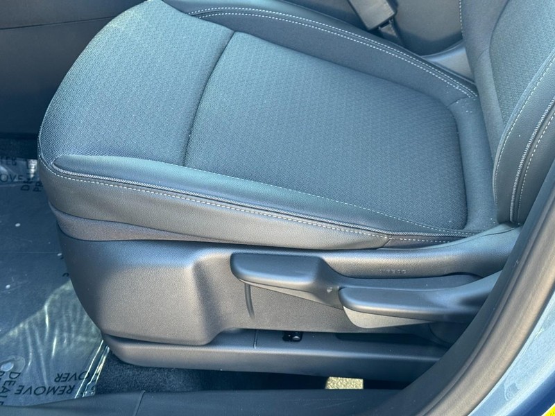 Buick Encore GX Vehicle Full-screen Gallery Image 23