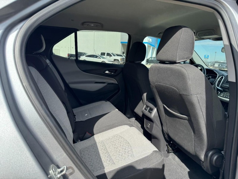 Chevrolet Equinox Vehicle Full-screen Gallery Image 10