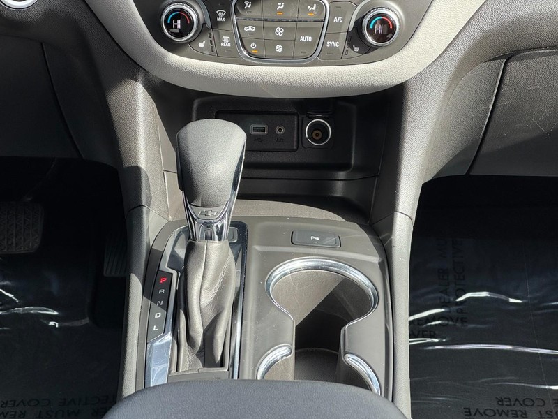Chevrolet Equinox Vehicle Full-screen Gallery Image 14