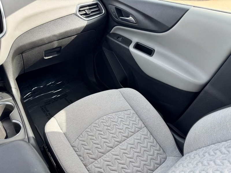 Chevrolet Equinox Vehicle Full-screen Gallery Image 15