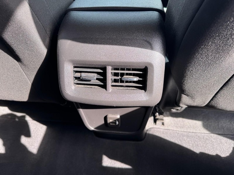 Chevrolet Equinox Vehicle Full-screen Gallery Image 16