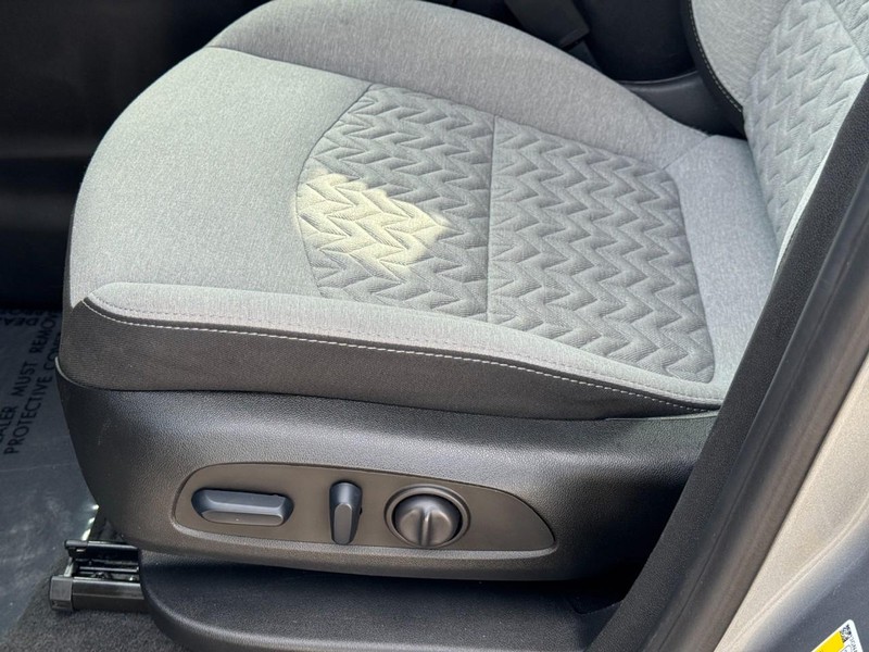 Chevrolet Equinox Vehicle Full-screen Gallery Image 24