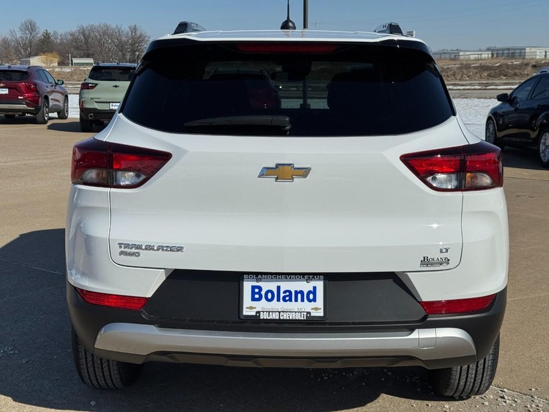 Chevrolet TrailBlazer Vehicle Image 05