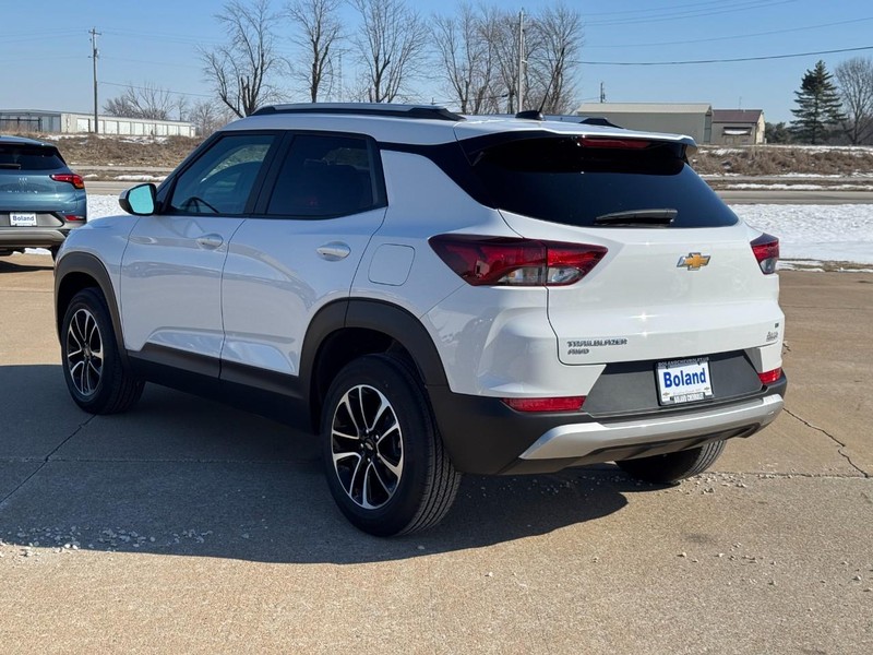 Chevrolet TrailBlazer Vehicle Image 06