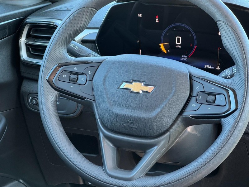 Chevrolet TrailBlazer Vehicle Image 12