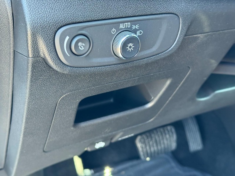 Chevrolet TrailBlazer Vehicle Image 16