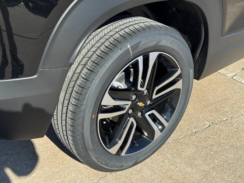 Chevrolet TrailBlazer Vehicle Image 04