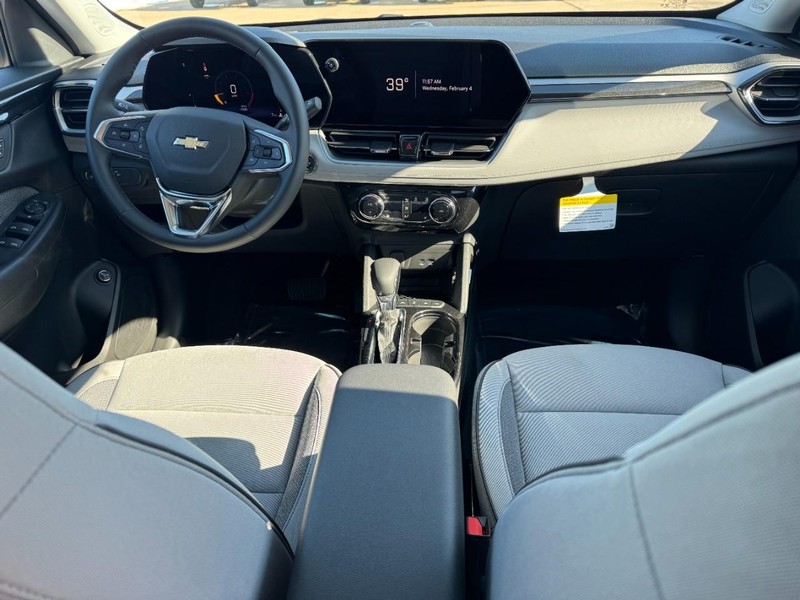 Chevrolet TrailBlazer Vehicle Image 06