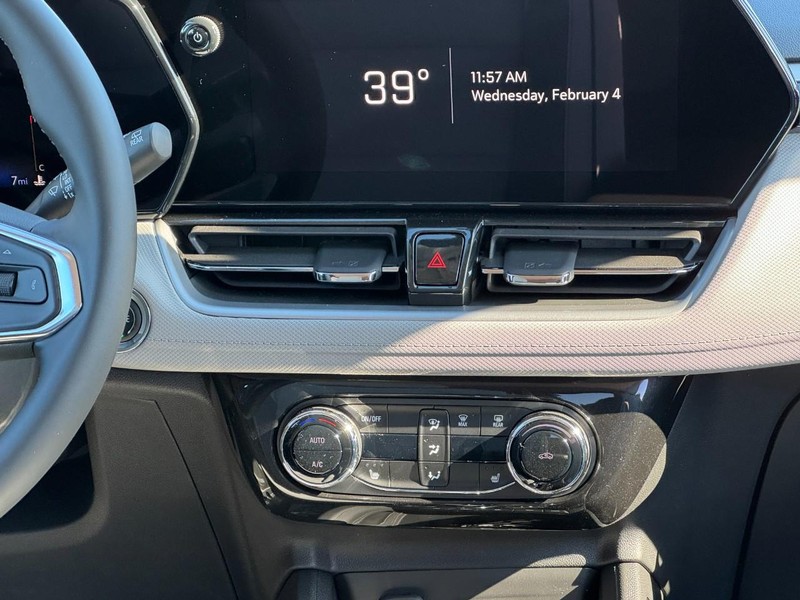 Chevrolet TrailBlazer Vehicle Image 08