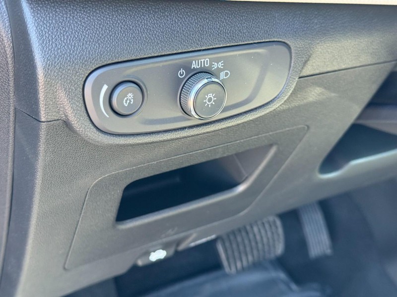 Chevrolet TrailBlazer Vehicle Image 12