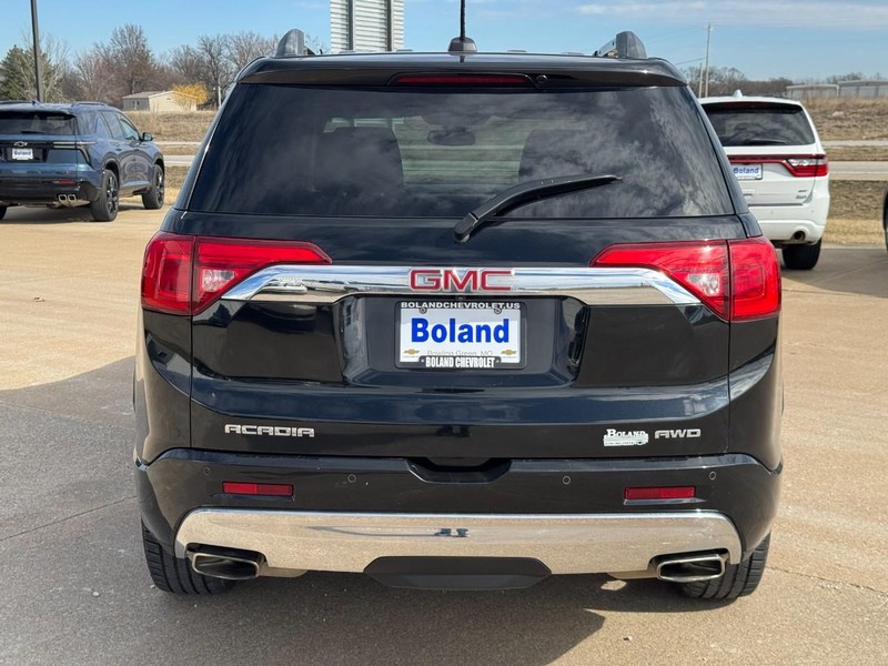 GMC Acadia Vehicle Image 05