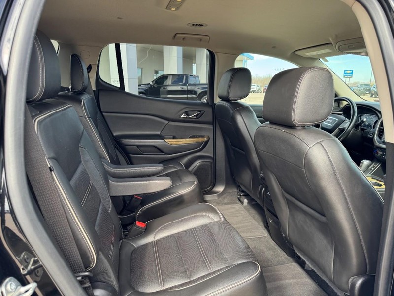 GMC Acadia Vehicle Image 10