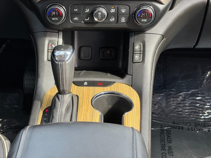 GMC Acadia Vehicle Image 15