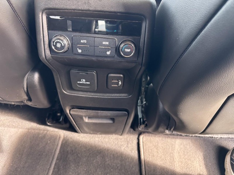 GMC Acadia Vehicle Image 17