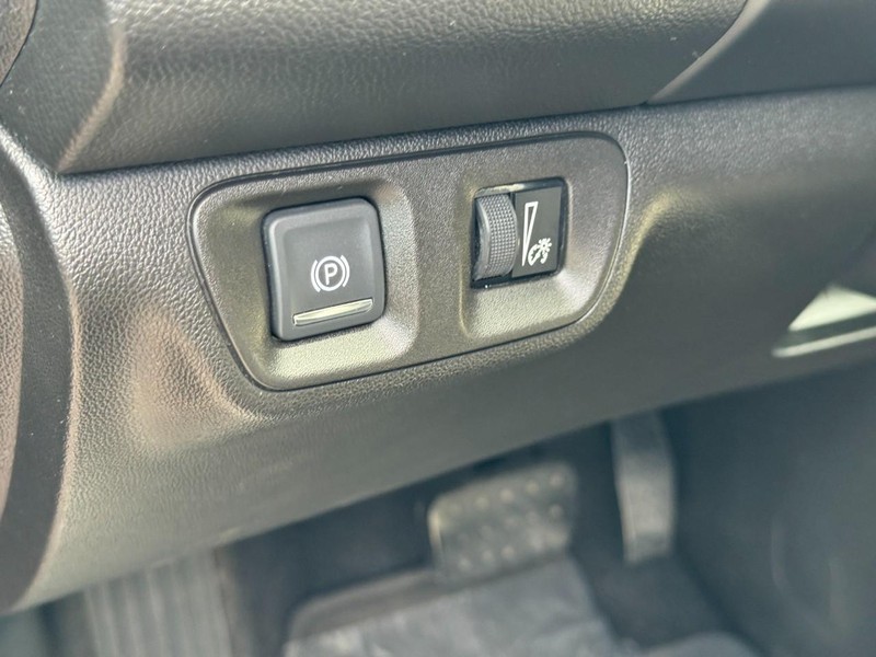 GMC Acadia Vehicle Image 18