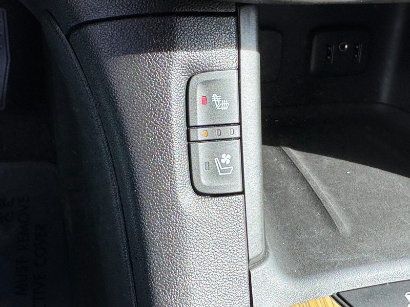 GMC Acadia Vehicle Image 23