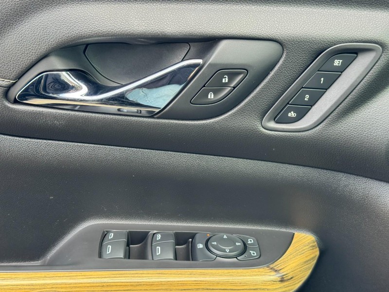 GMC Acadia Vehicle Image 25