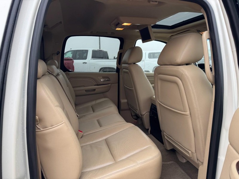 Cadillac Escalade EXT Vehicle Image 10