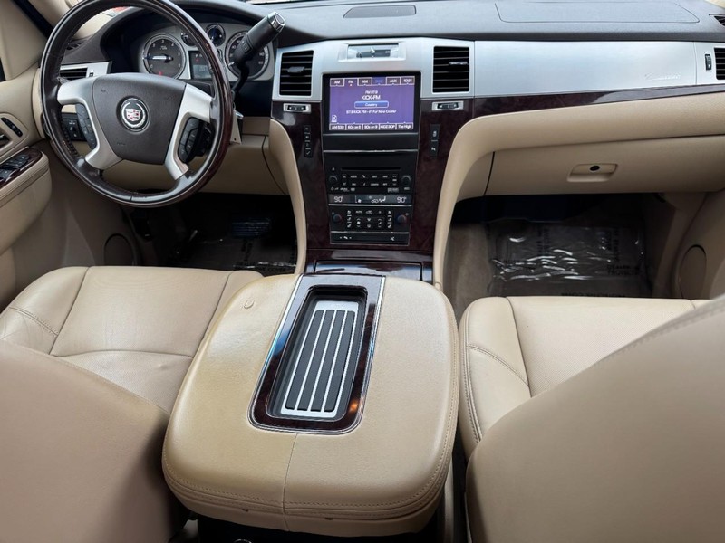 Cadillac Escalade EXT Vehicle Image 11