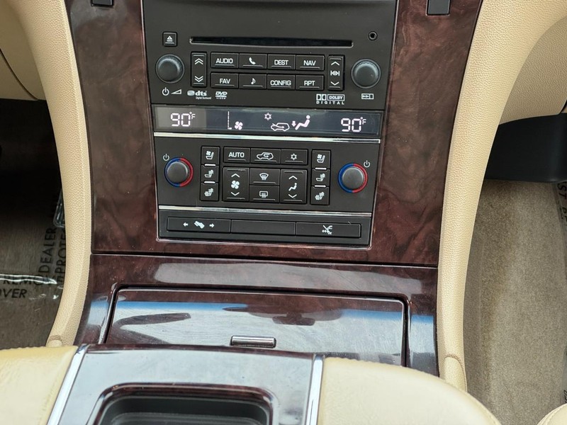 Cadillac Escalade EXT Vehicle Image 14