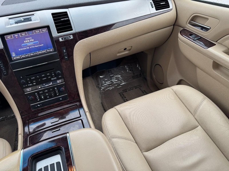 Cadillac Escalade EXT Vehicle Image 15