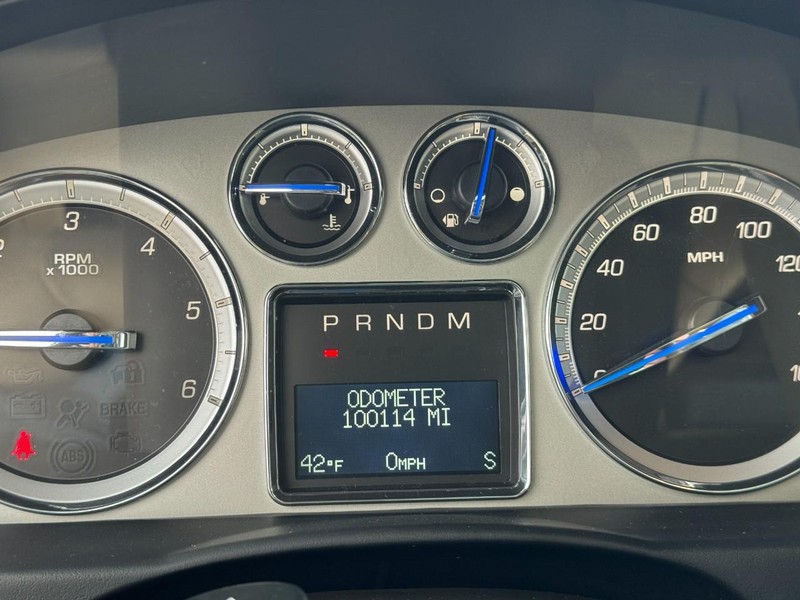 Cadillac Escalade EXT Vehicle Image 21