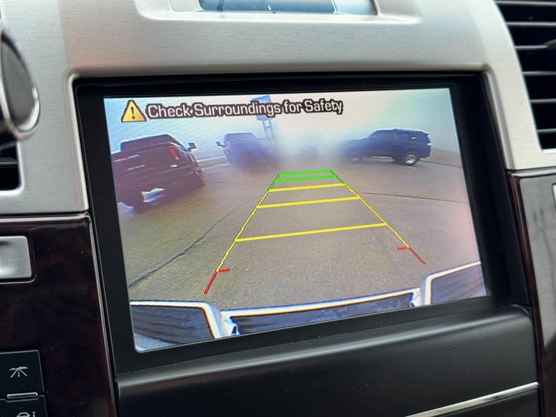 Cadillac Escalade EXT Vehicle Image 22