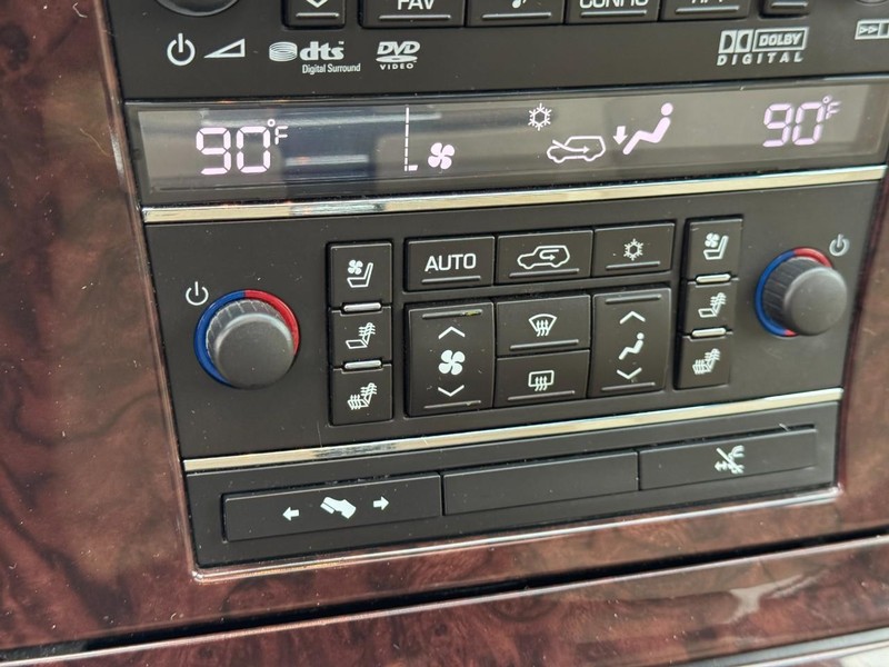 Cadillac Escalade EXT Vehicle Image 23