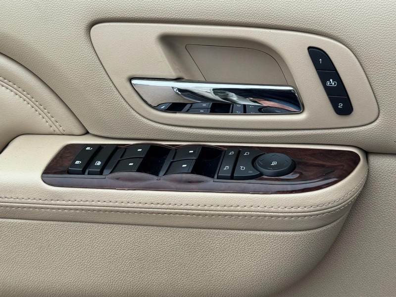 Cadillac Escalade EXT Vehicle Image 24