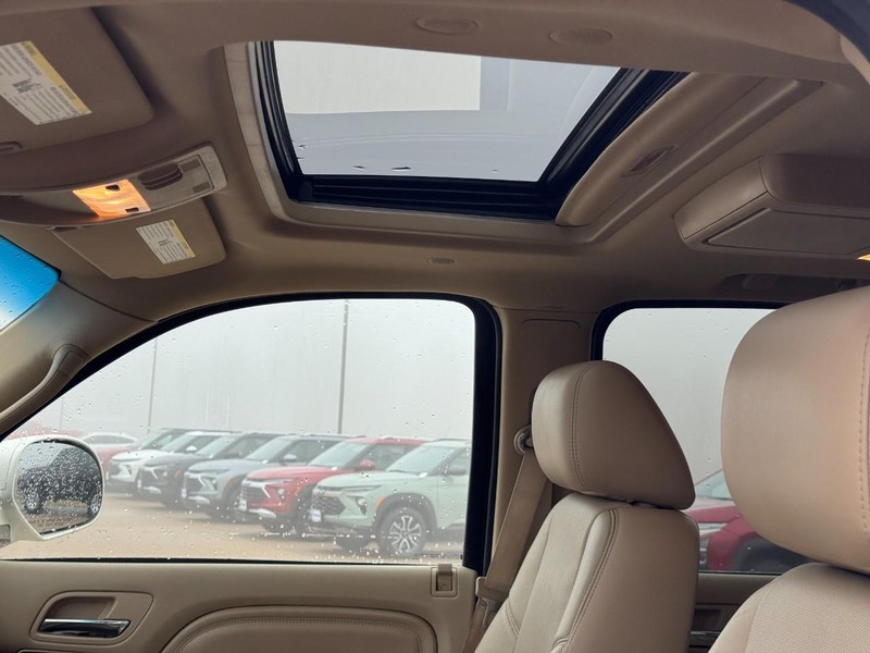 Cadillac Escalade EXT Vehicle Image 25