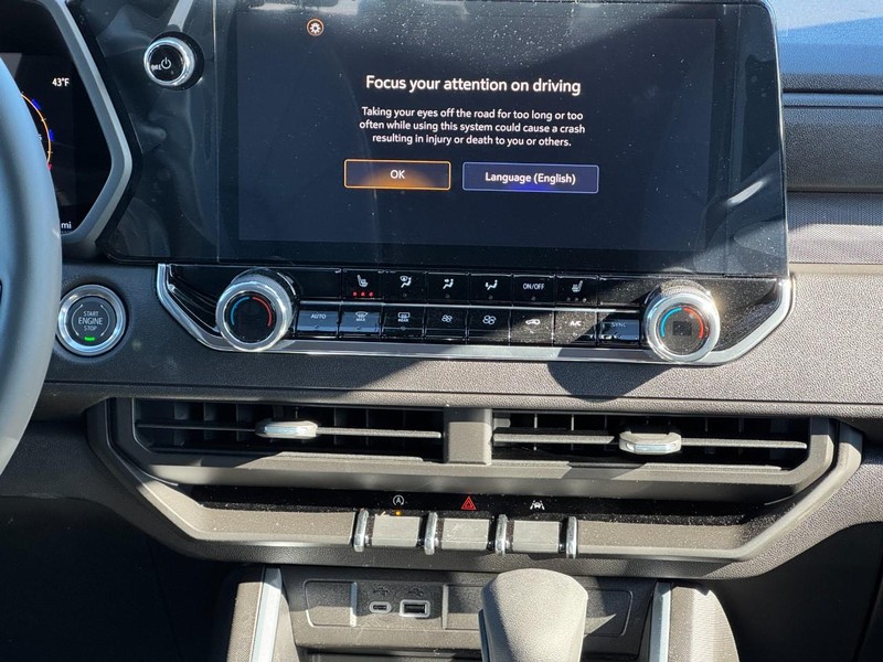 Chevrolet Colorado Vehicle Image 09