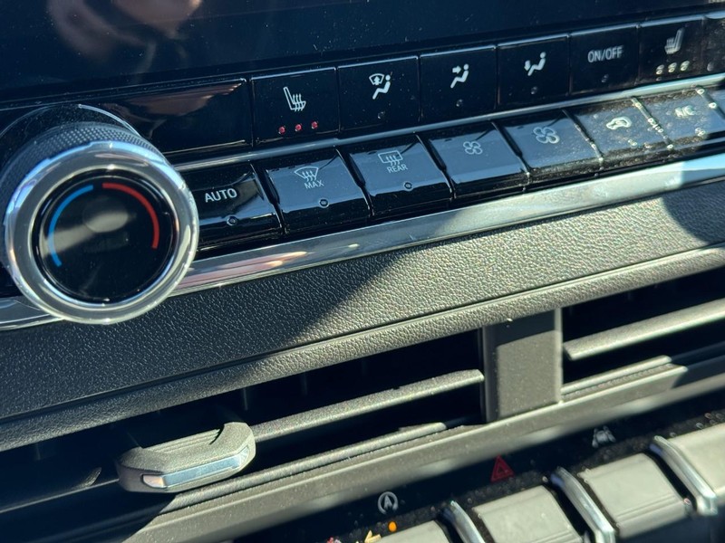 Chevrolet Colorado Vehicle Image 16