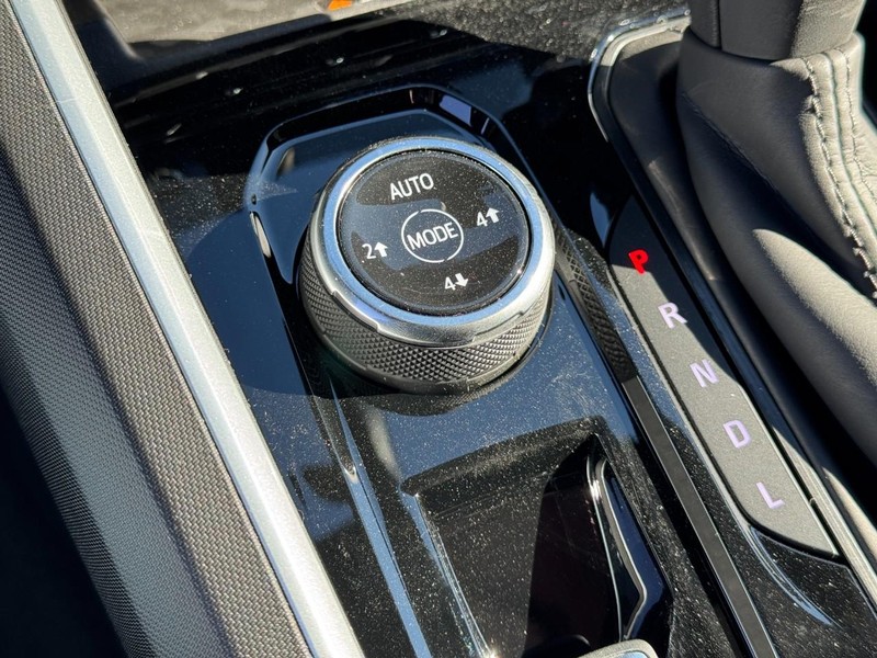 Chevrolet Colorado Vehicle Image 17