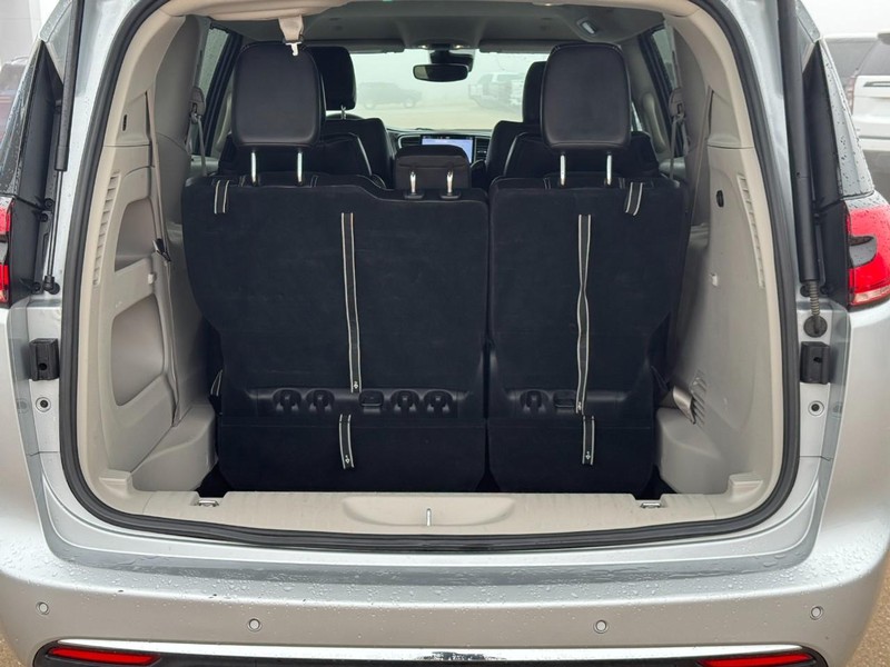 Chrysler Pacifica Vehicle Image 04