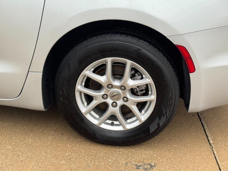 Chrysler Pacifica Vehicle Image 07