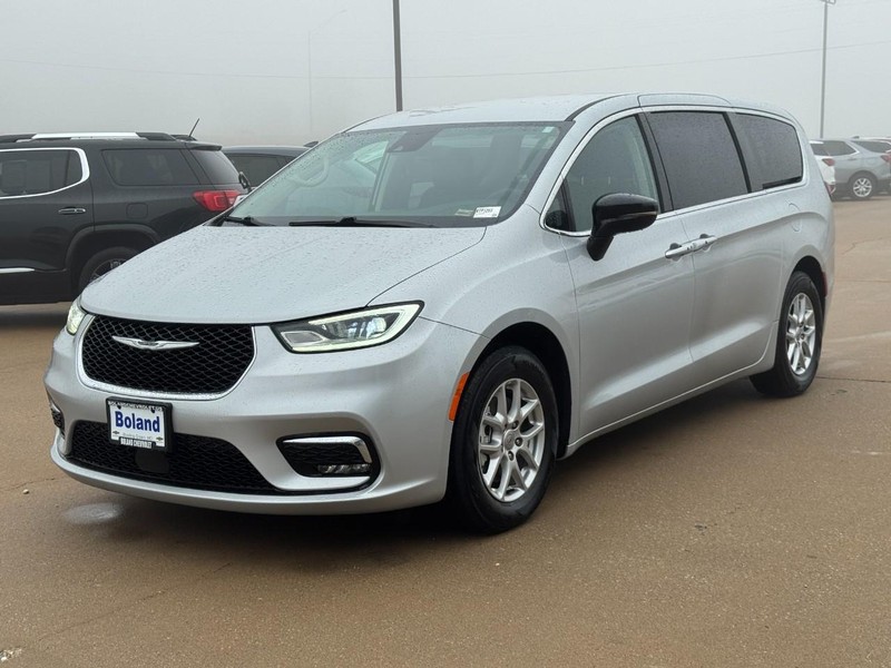 Chrysler Pacifica Vehicle Image 08