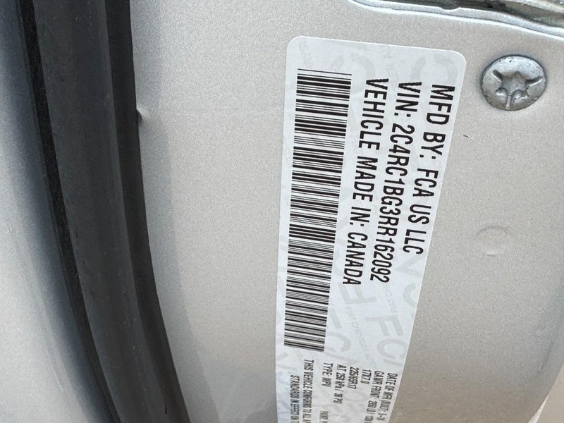 Chrysler Pacifica Vehicle Image 24