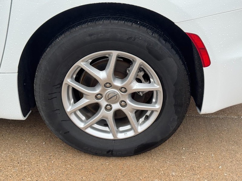 Chrysler Pacifica Vehicle Image 07