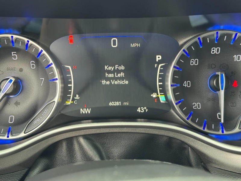 Chrysler Pacifica Vehicle Image 19