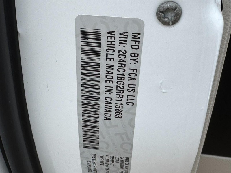 Chrysler Pacifica Vehicle Image 24