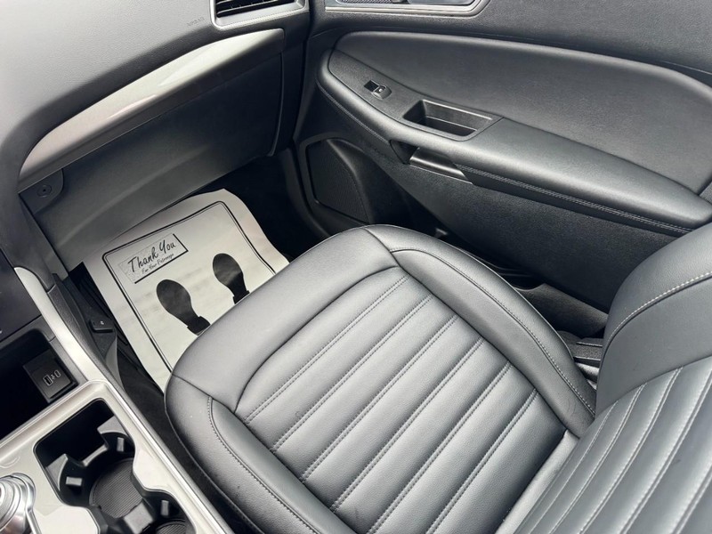 Ford Edge Vehicle Image 15