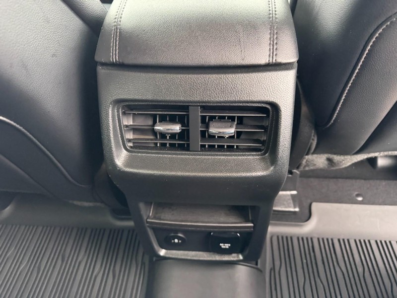 Ford Edge Vehicle Image 16